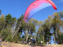 cv-paragliding-female-catching-wind-2016-10-13-mcfarlan-025-2