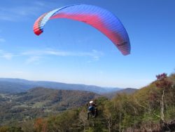 cv-paragliding-female-catching-wind-2016-10-13-mcfarlan-025