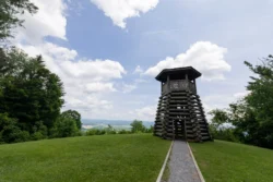 Wide shot of the lookout at Droop Mountain Battlefield State Park during the summer.