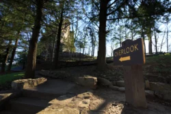 Wide shot of marker sign leading up to the overlook atop Pinnacle Rock during the summer.