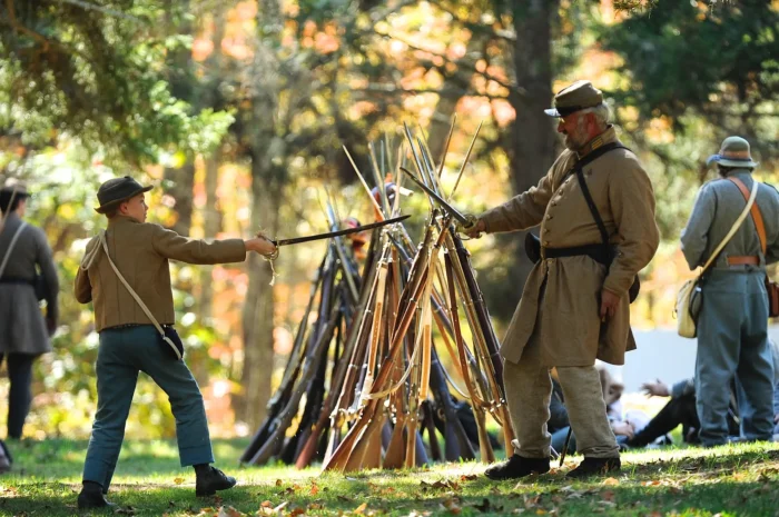 Civil War reenactment participants