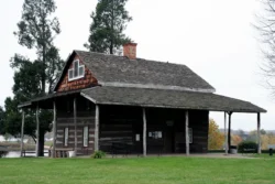 The Mansion House Museum captured during the springtime at Tu-Endie-Wei State Park.